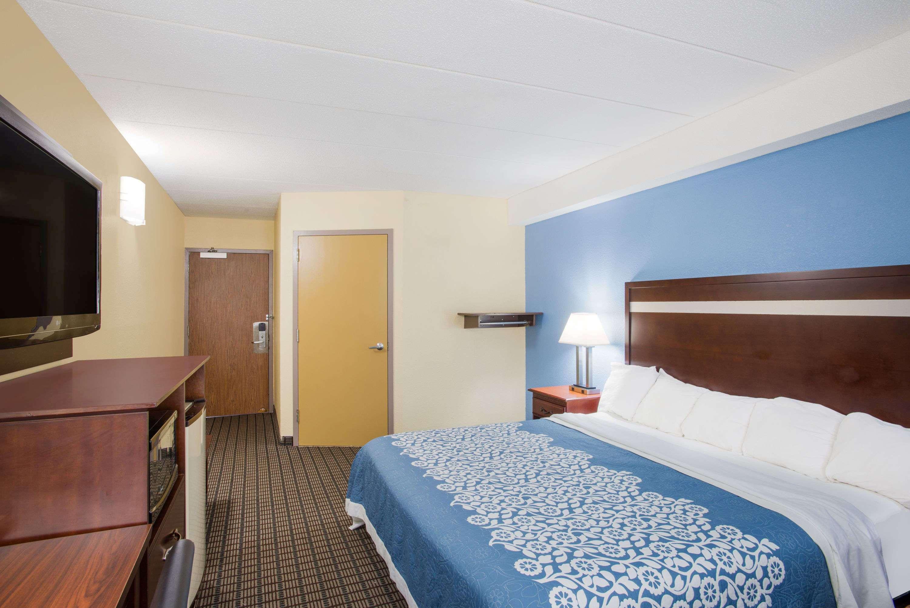 Days Inn By Wyndham New Haven Buitenkant foto